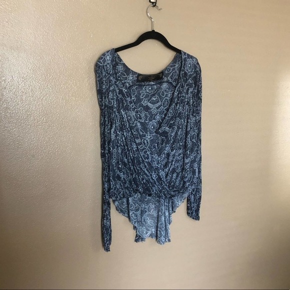 Free People New Romantics Navy Paisley Wrap Style Top Size Small - Picture 1 of 10
